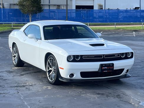 Used 2022 Dodge Challenger GT RWD image 3