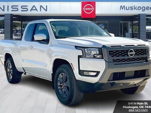 New 2025 Nissan Frontier SV w/ SV Convenience Package RWD image 1