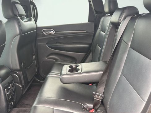 Used 2018 Jeep Grand Cherokee Laredo AWD/4WD image 22