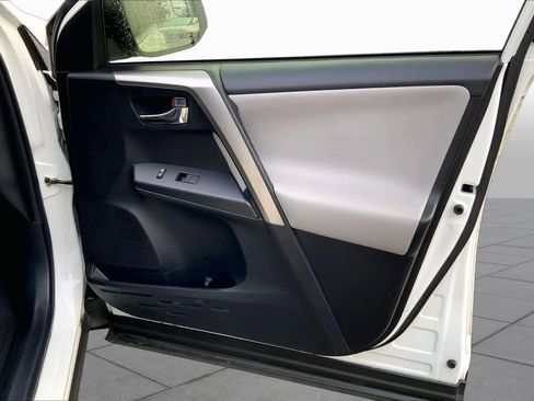 Used 2017 Toyota RAV4 XLE FWD image 22