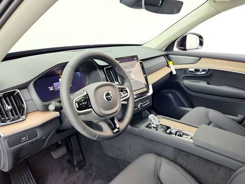 New 2026 Volvo XC90 B6 Plus w/ Protection Package Premier image 20