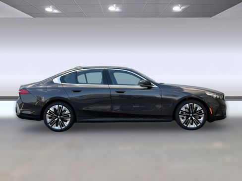 New 2026 BMW 530i w/ Premium Package RWD image 8
