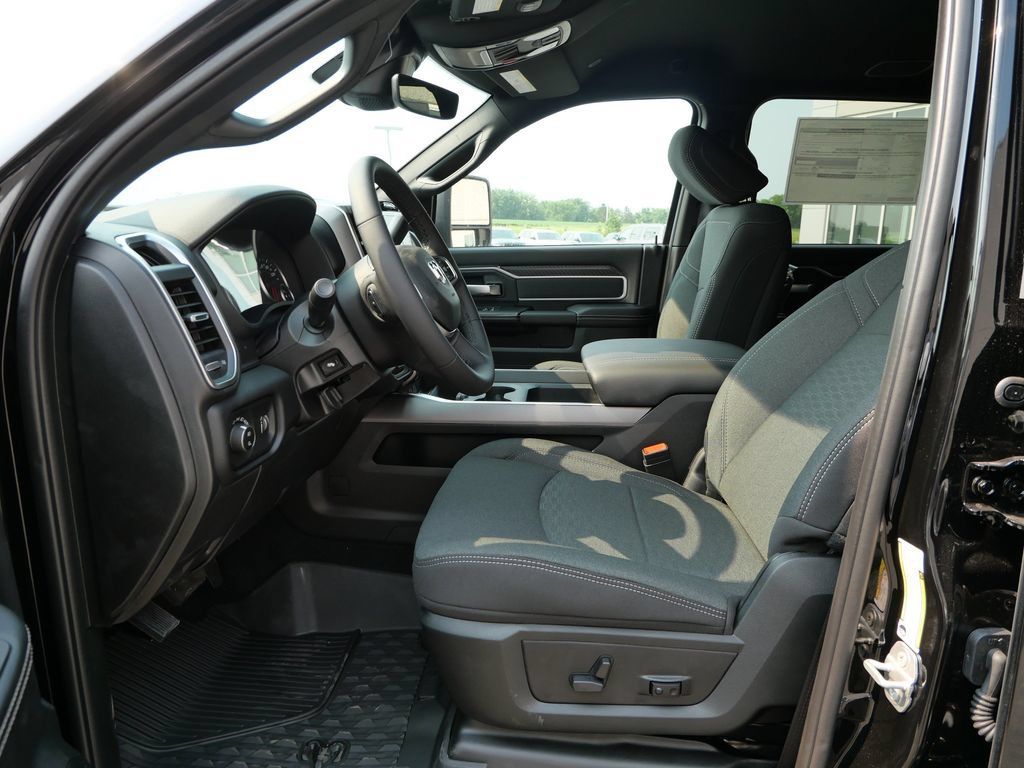 New 2026 RAM 3500 Big Horn AWD/4WD image 5