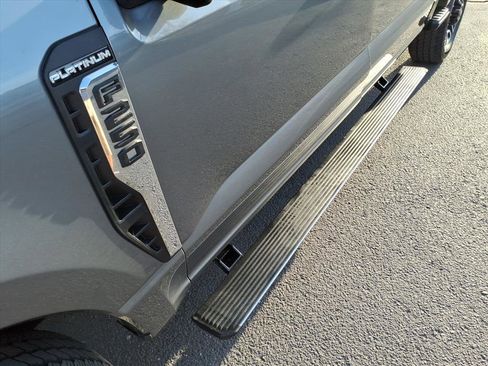 Used 2024 Ford F250 Platinum image 9