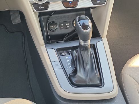Used 2019 Hyundai Elantra SEL FWD image 24