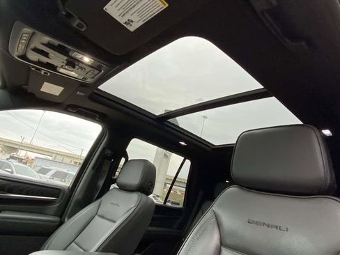 Used 2022 GMC Yukon Denali image 17
