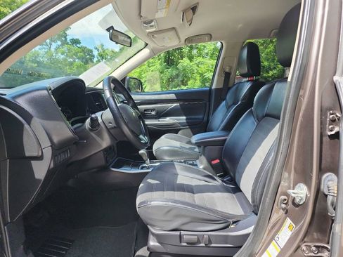 Used 2019 Mitsubishi Outlander SE FWD image 14