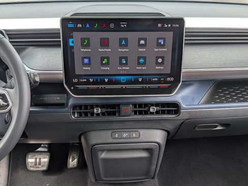 Used 2025 Volkswagen ID. Buzz Pro S Plus RWD image 25