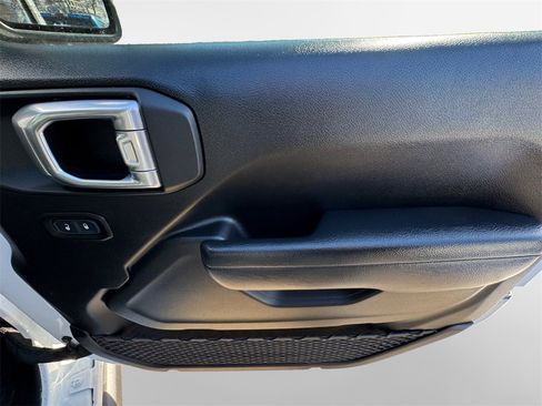 Certified 2025 Jeep Wrangler Willys image 32