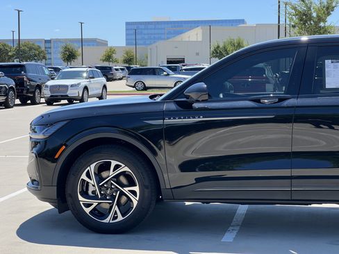 New 2025 Lincoln Nautilus Premier w/ Equipment Group 102A image 5