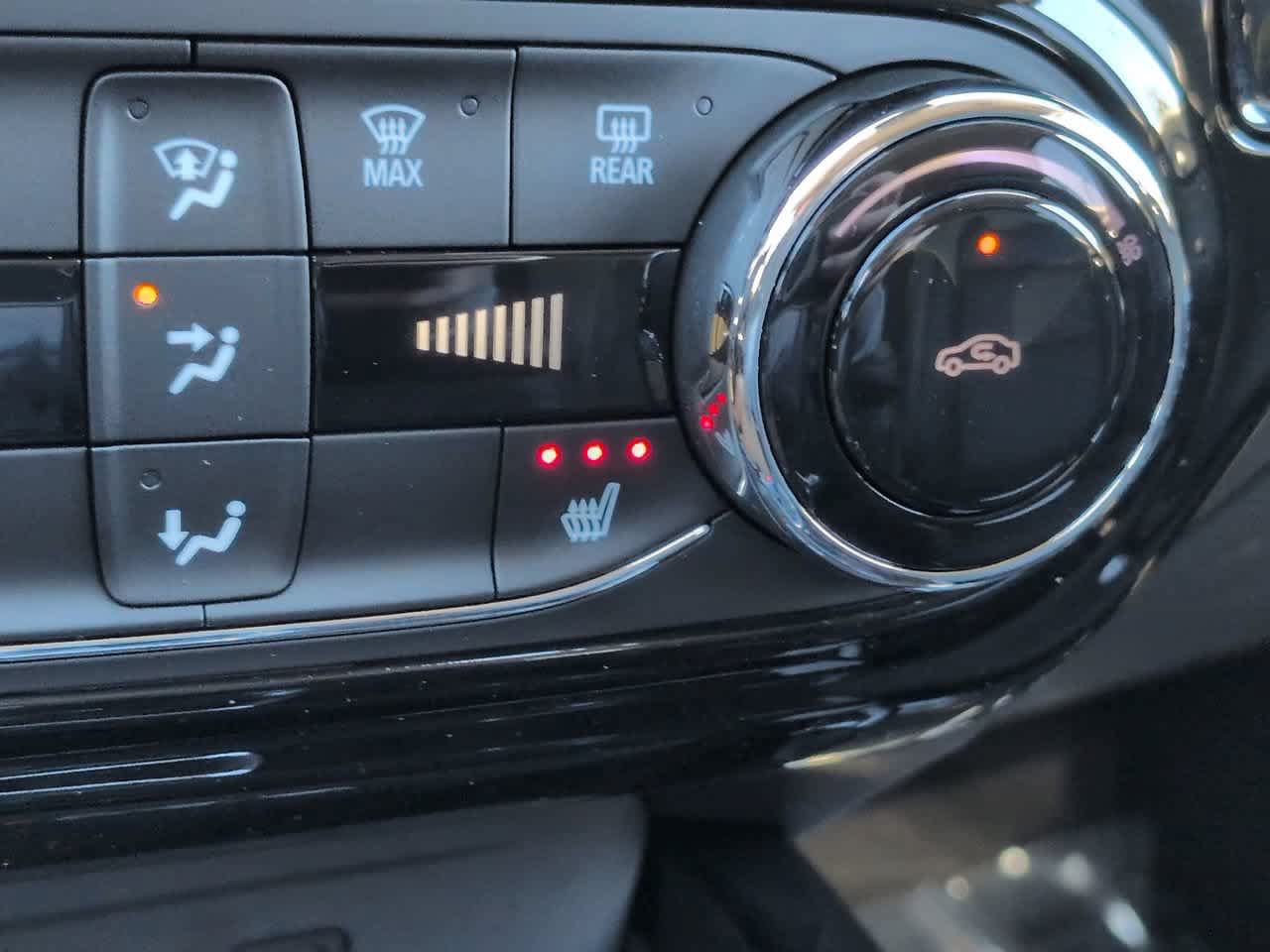 Used 2024 Chevrolet Trax ACTIV w/ Sunroof Package FWD image 22