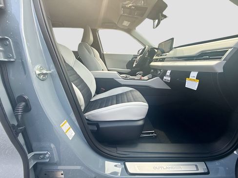 New 2026 Mitsubishi Outlander SE FWD image 31