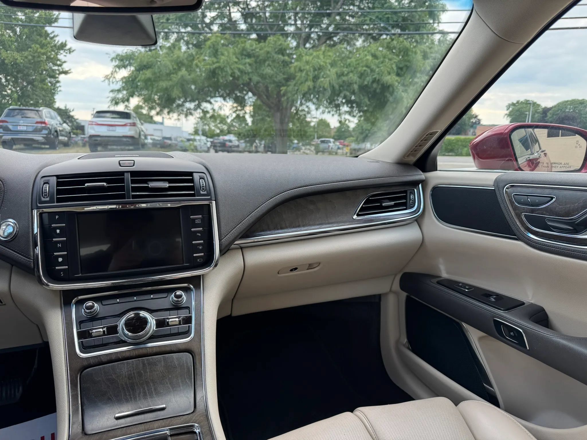 Used 2017 Lincoln Continental Select w/ Technology Package FWD image 17