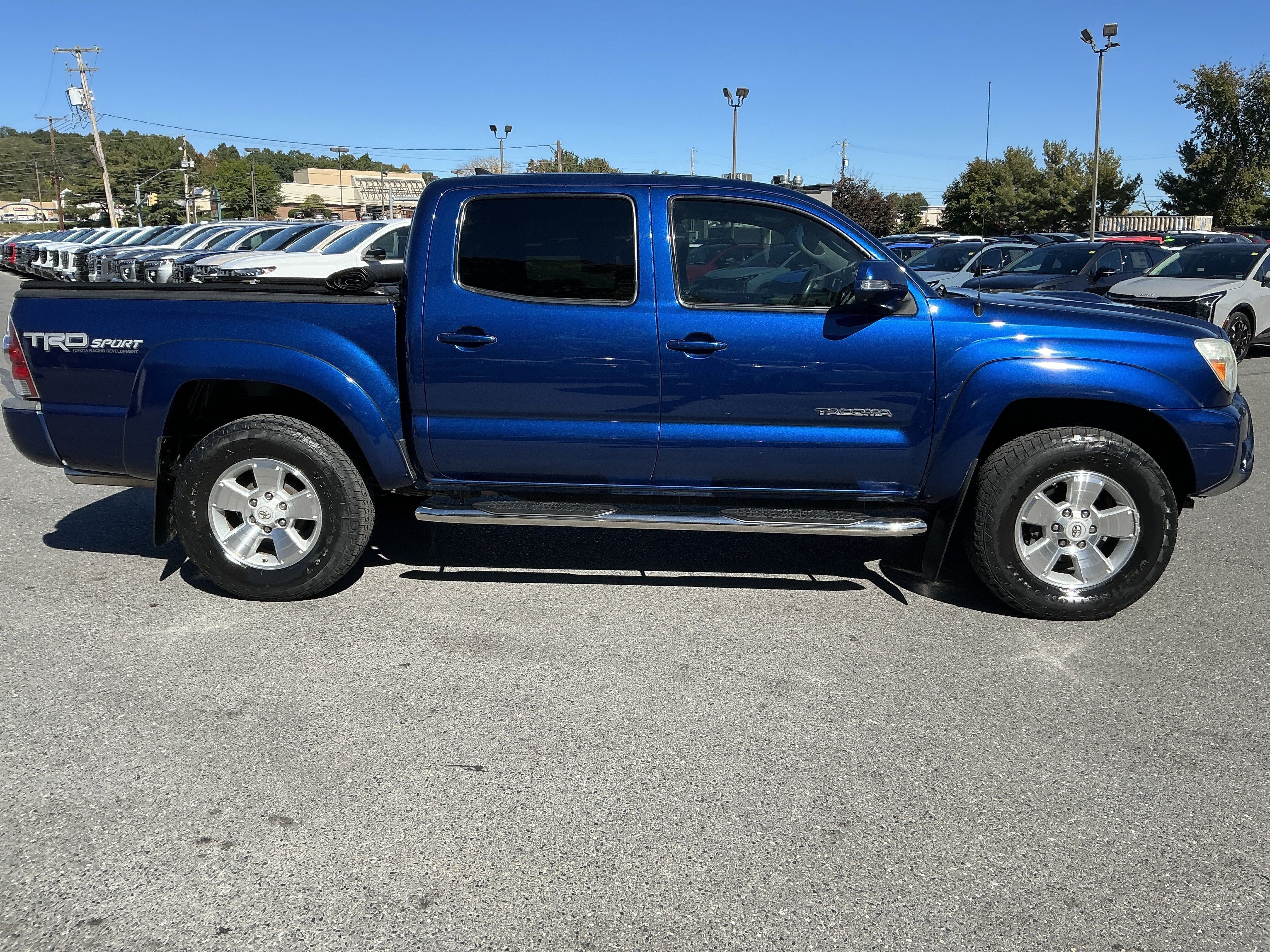 Used 2015 Toyota Tacoma 4x4 Double Cab image 2