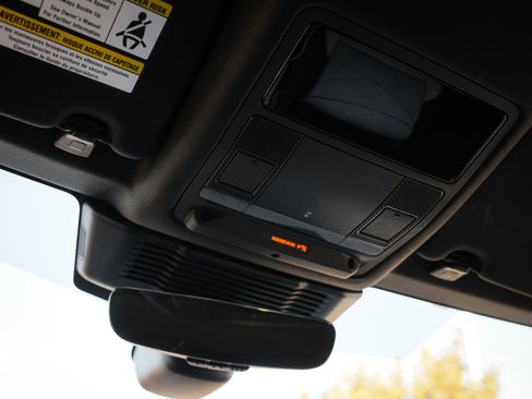 Used 2023 Land Rover Discovery Sport SE R-Dynamic image 28