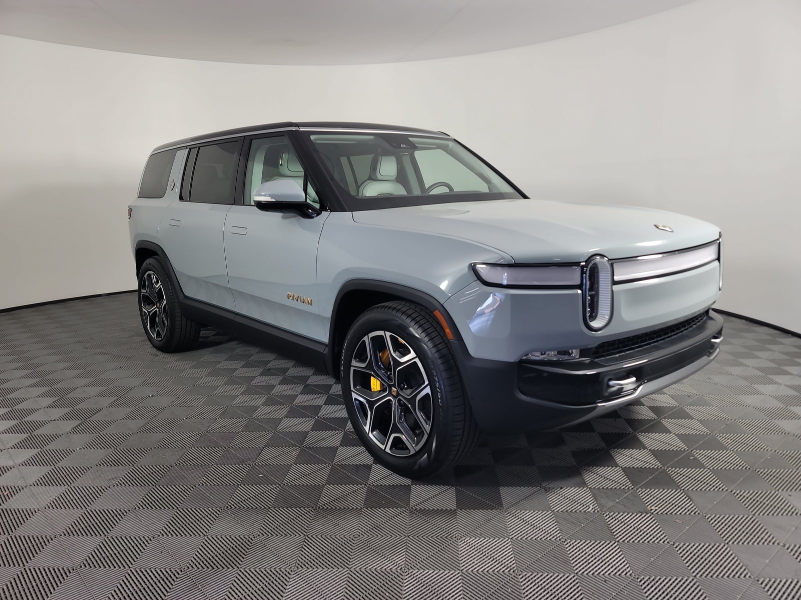 Used 2024 Rivian R1S Adventure Quad AWD/4WD image 7