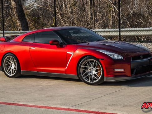 Used 2015 Nissan GT-R Premium image 40