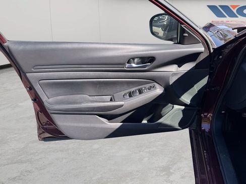 Used 2024 Nissan Altima 2.5 SV FWD image 9