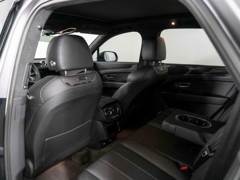 Used 2022 Bentley Bentayga AWD/4WD image 16