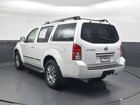 Used 2010 Nissan Pathfinder LE w/ Navigation Pkg AWD/4WD image 7