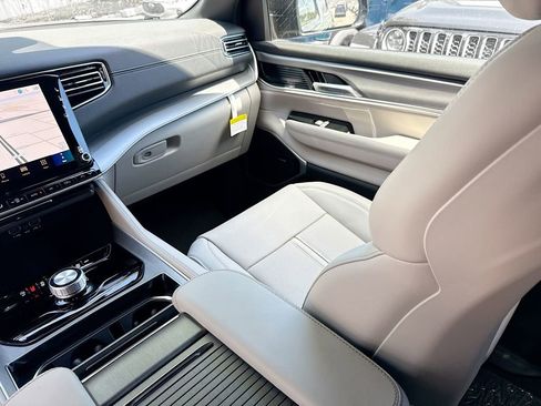 New 2026 Jeep Grand Wagoneer 2WD image 25
