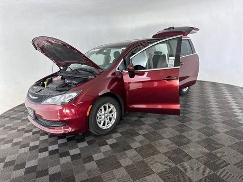 Used 2023 Chrysler Voyager LX FWD image 10