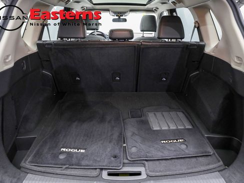 Used 2022 Nissan Rogue SV w/ SV Premium Package image 17