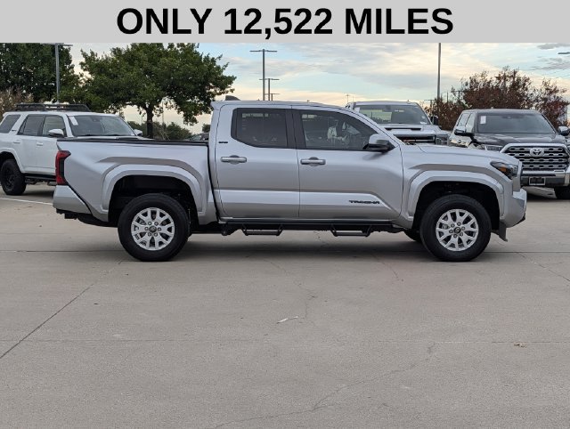 Used 2025 Toyota Tacoma SR5 AWD/4WD image 4