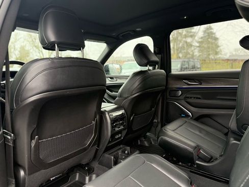 Used 2023 Jeep Grand Cherokee L Overland image 15