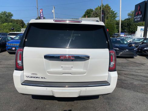 Used 2020 GMC Yukon XL Denali w/ Denali Premium Package image 4