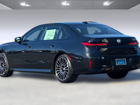 New 2025 BMW 740i image 3