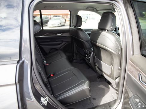 Used 2023 Jeep Grand Cherokee Limited image 23