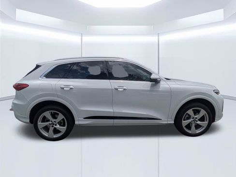 Used 2025 Audi Q5 Premium Plus w/ Premium Plus AWD/4WD image 2