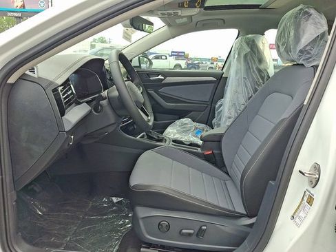 New 2026 Volkswagen Jetta SE FWD image 9