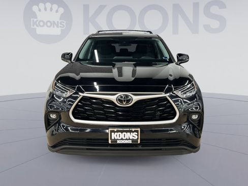 Used 2022 Toyota Highlander LE AWD/4WD image 8