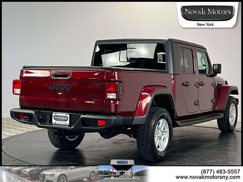 Used 2022 Jeep Gladiator Sport image 8