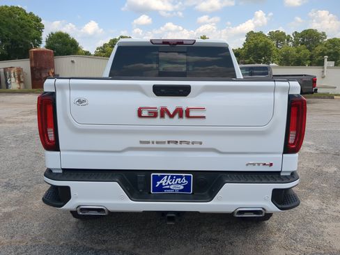 Used 2024 GMC Sierra 1500 AT4 w/ Technology Package AWD/4WD image 4