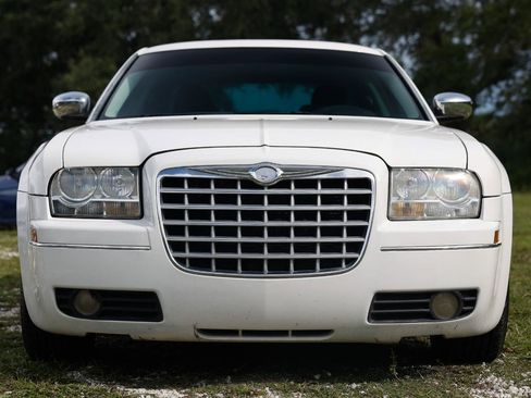 Used 2010 Chrysler 300 Touring RWD image 17