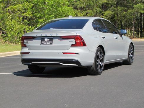 Used 2024 Volvo S60 B5 Core image 8