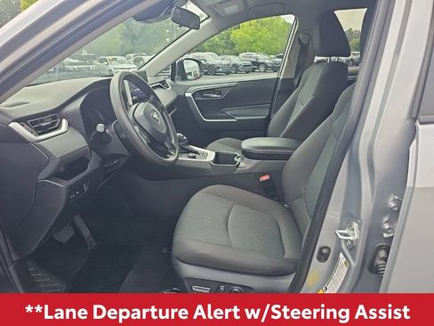 Used 2024 Toyota RAV4 XLE AWD/4WD image 8