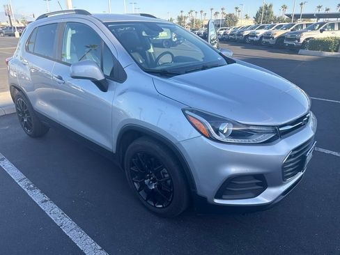 Used 2021 Chevrolet Trax LT w/ Sport Edition FWD image 27
