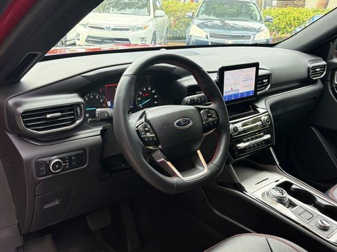 Used 2023 Ford Explorer ST-Line w/ Class IV Trailer Tow Package AWD/4WD image 4