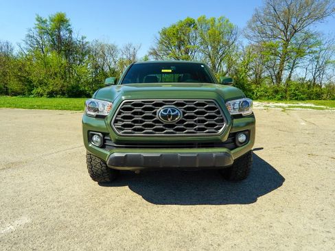Used 2022 Toyota Tacoma TRD Off-Road w/ TRD Premium Off Road Package AWD/4WD image 7