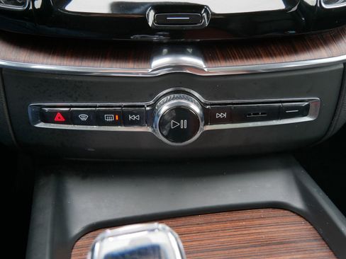 Used 2023 Volvo XC60 T8 Ultimate w/ Climate Package image 19