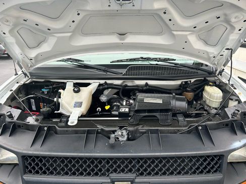 Used 2015 Chevrolet Express 2500 image 28