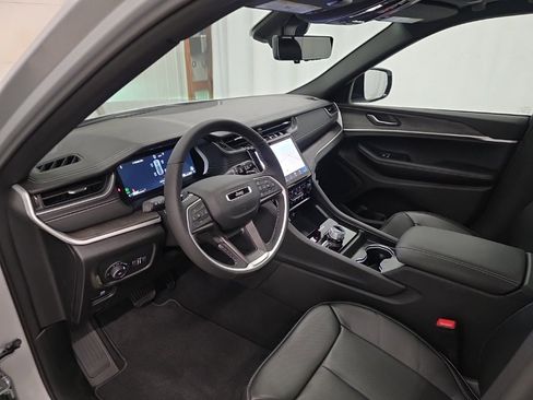 New 2025 Jeep Grand Cherokee Limited image 13