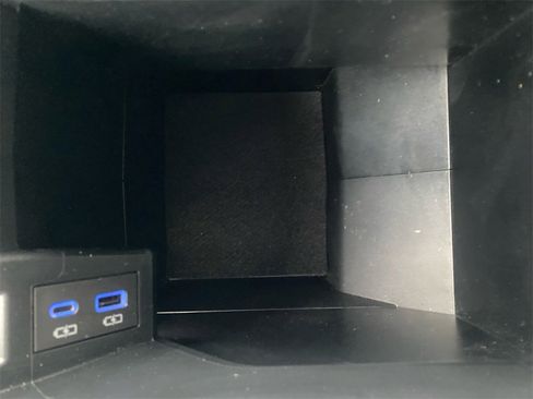 Used 2021 Toyota Sienna Limited w/ Protection Package (TMS) image 28