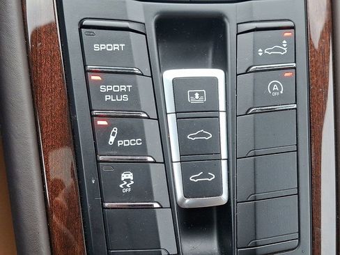 Used 2016 Porsche 911 Turbo image 25