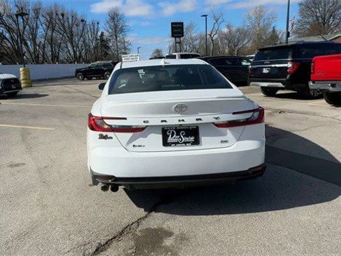 Used 2025 Toyota Camry SE image 9