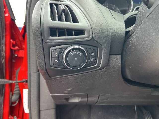Used 2014 Ford Focus SE w/ SE Sport Package FWD image 20